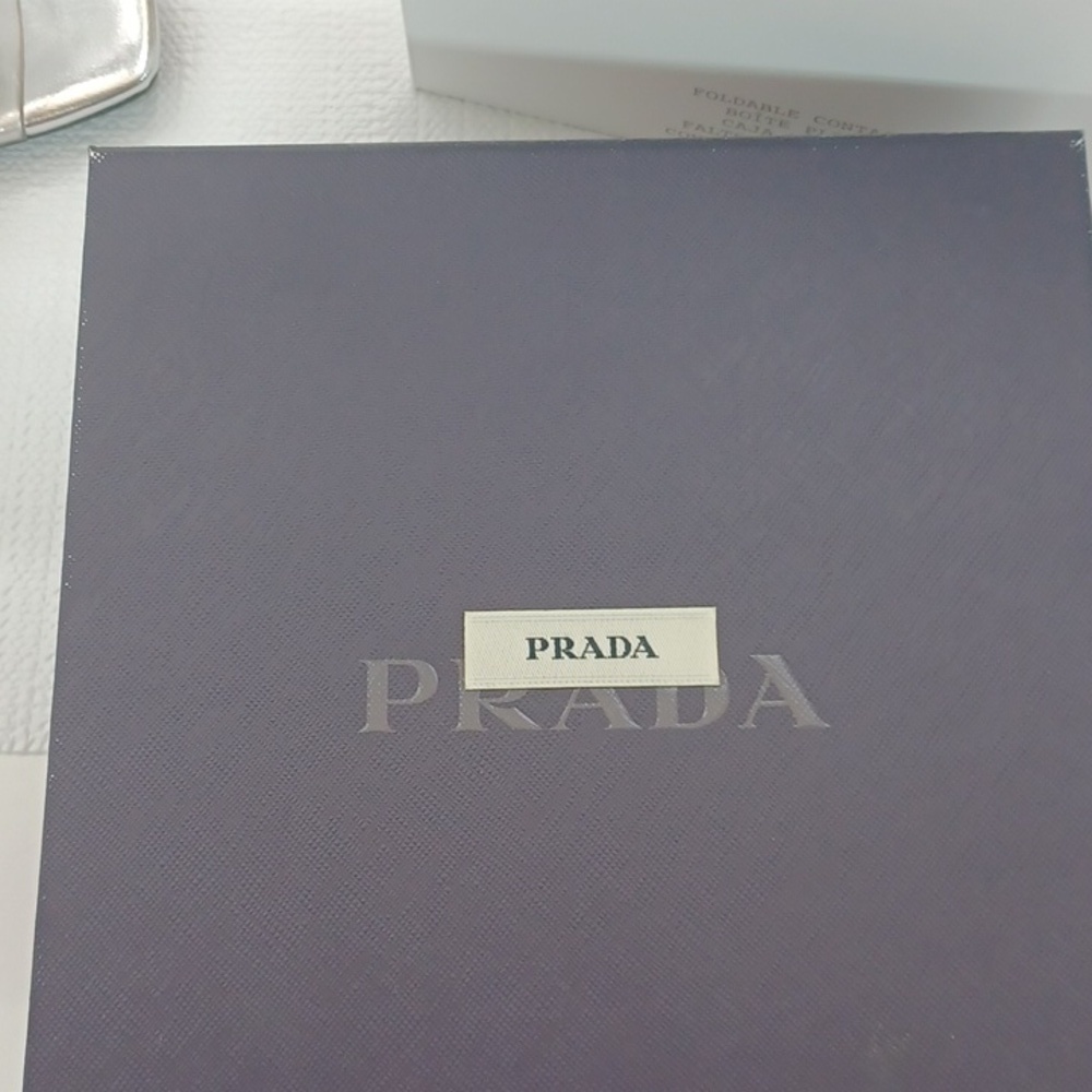 Prada Parfums Foldable Container - Picture 2 of 3